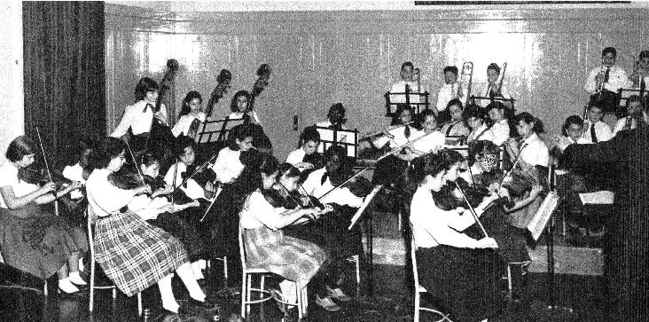 Gayle and Akua Dixon's elementary school orchestra